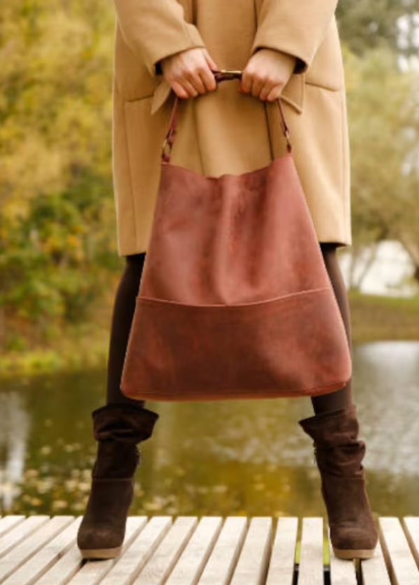 Tote Hobo dengan Bahan Kulit Asli